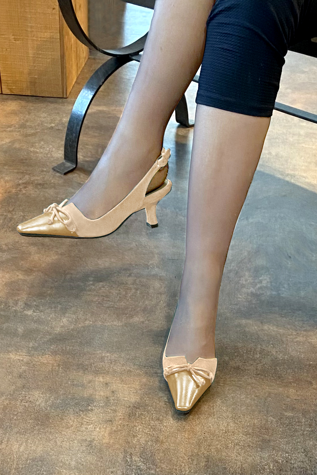Gold and champagne white women's open back shoes, with a knot. Tapered toe. Medium spool heels. Worn view - Florence KOOIJMAN